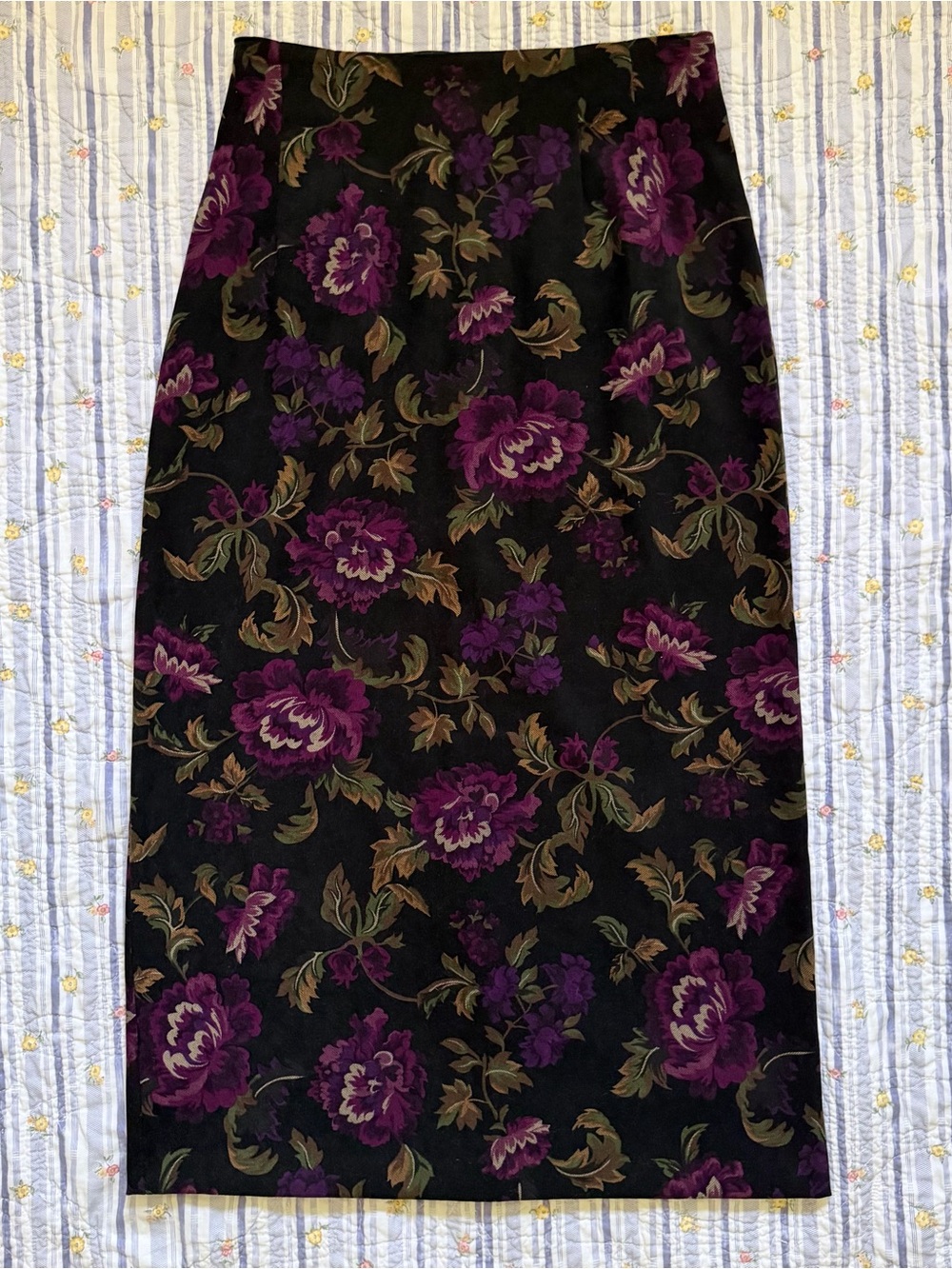 VINTAGE Briggs Petite Dark Floral Pencil Skirt Sz 4P 90s whimsigoth